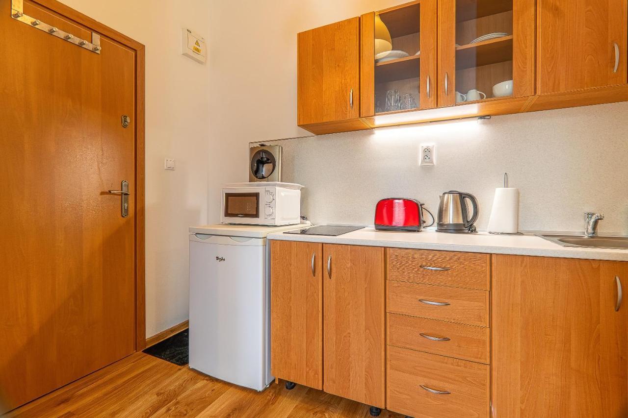 Jonas Apartments - Great Location Near Bratislava City Center Bagian luar foto