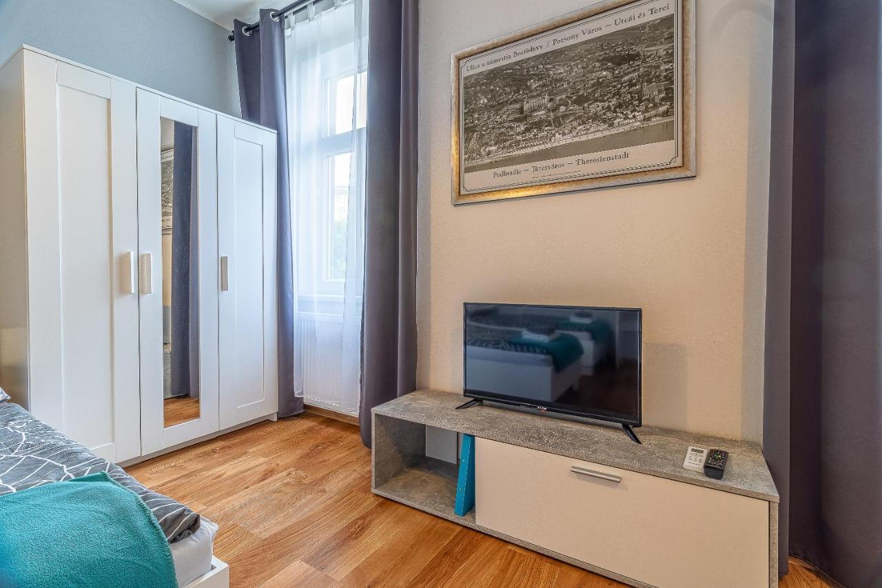 Jonas Apartments - Great Location Near Bratislava City Center Bagian luar foto