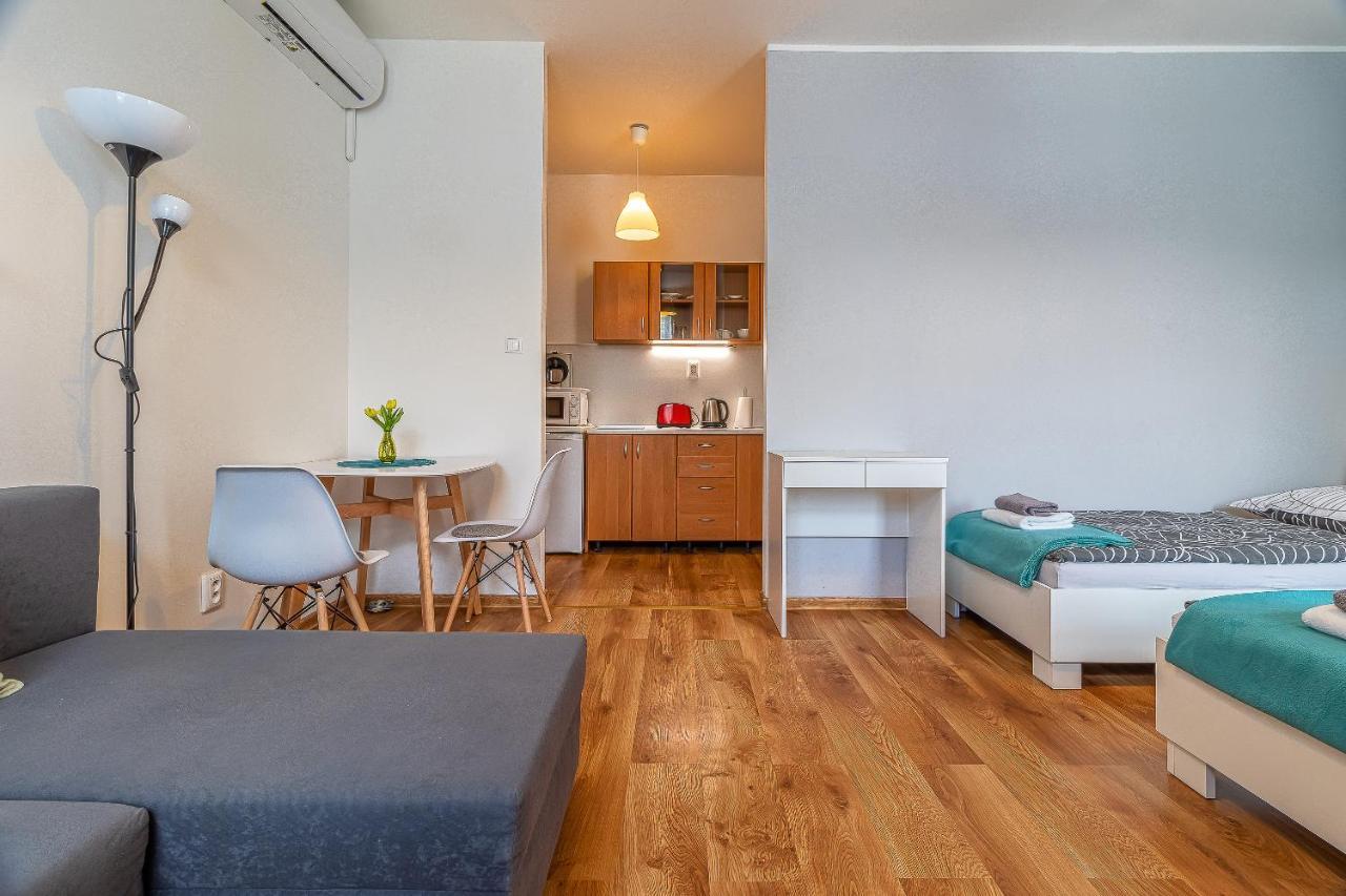 Jonas Apartments - Great Location Near Bratislava City Center Bagian luar foto