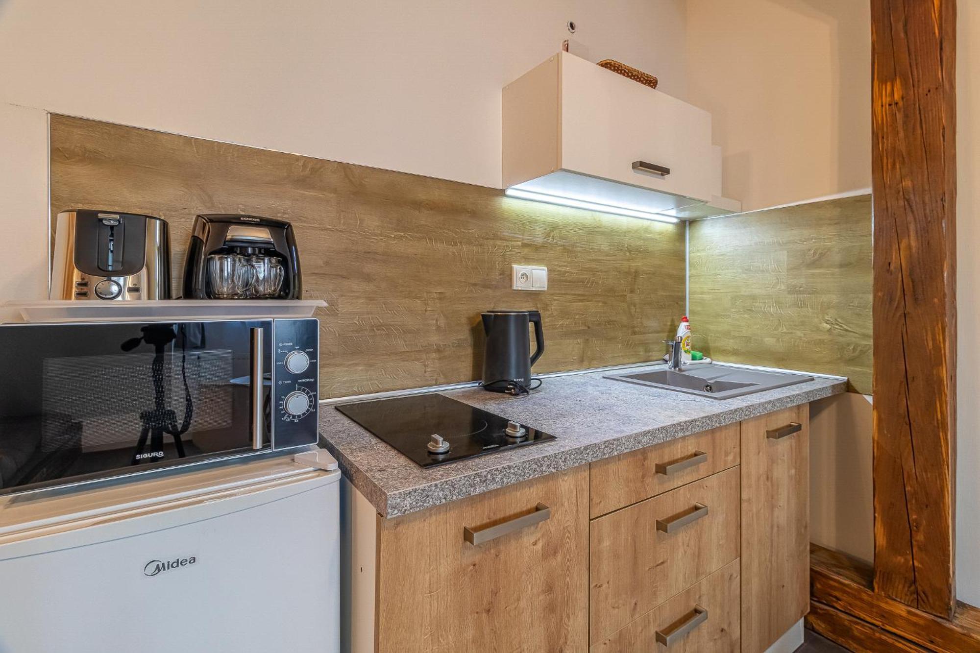 Jonas Apartments - Great Location Near Bratislava City Center Bagian luar foto
